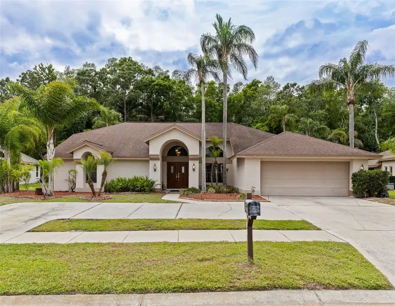 450 Waterford Cir E, FL