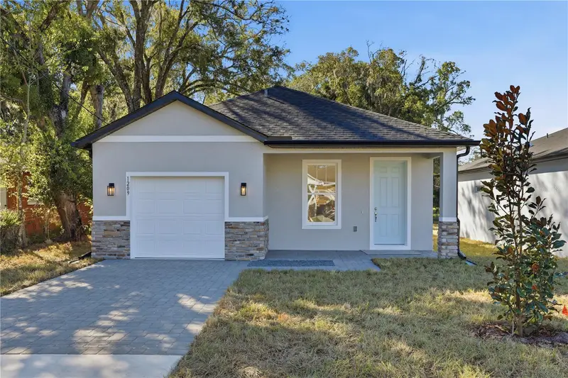 1209 W 15th St, FL