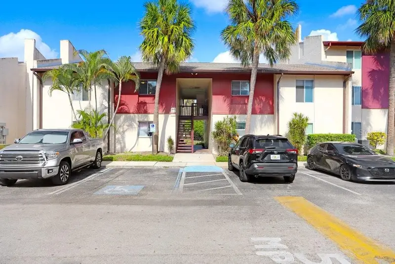 3821 S Lake Dr #223, FL