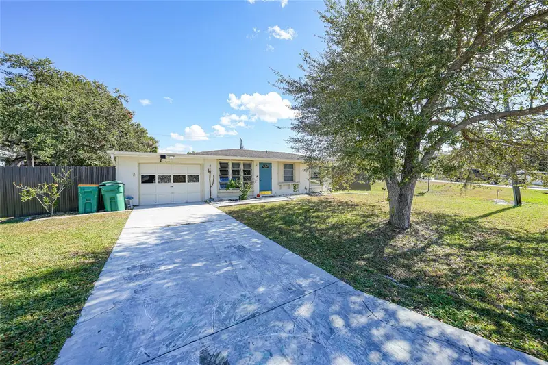 819 Haleybury St Nw, FL