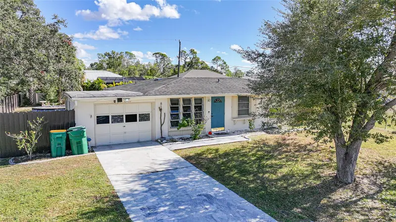 819 Haleybury St Nw, FL