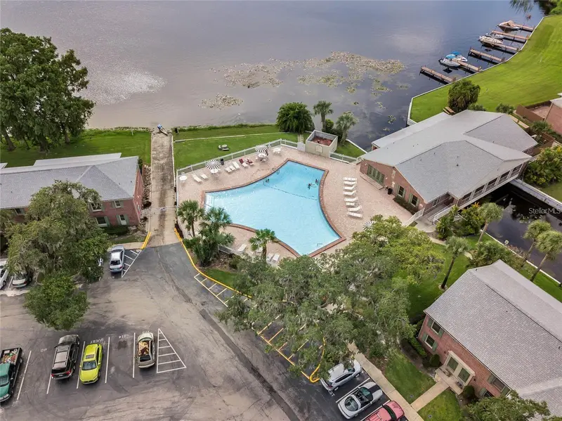 520 Georgetown Dr, FL