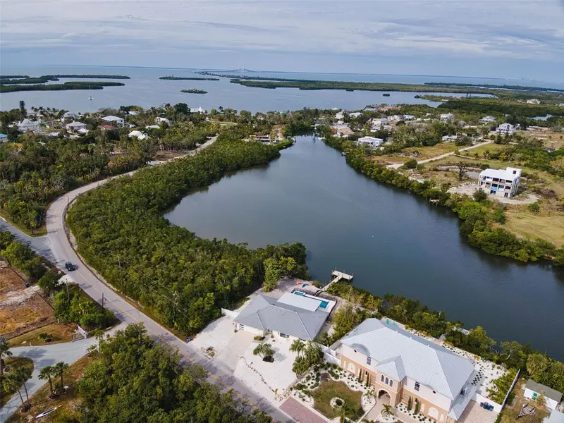910 Bayshore Dr, FL