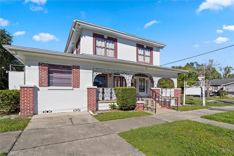 900 S Locust Ave, FL