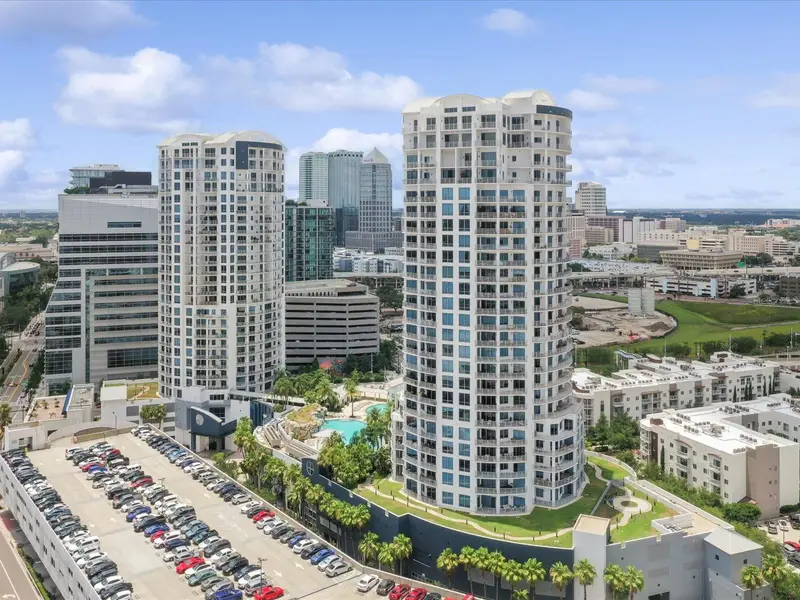 1209 E Cumberland Ave #1906, FL