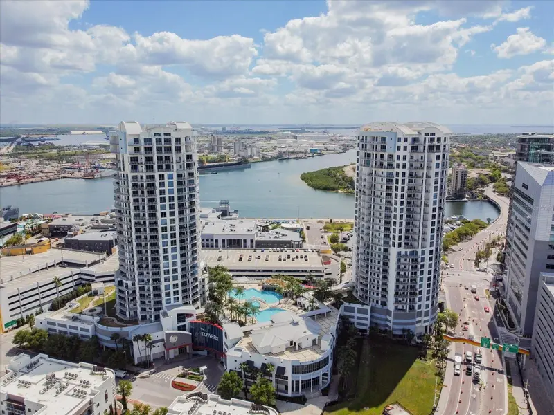 1209 E Cumberland Ave #1906, FL