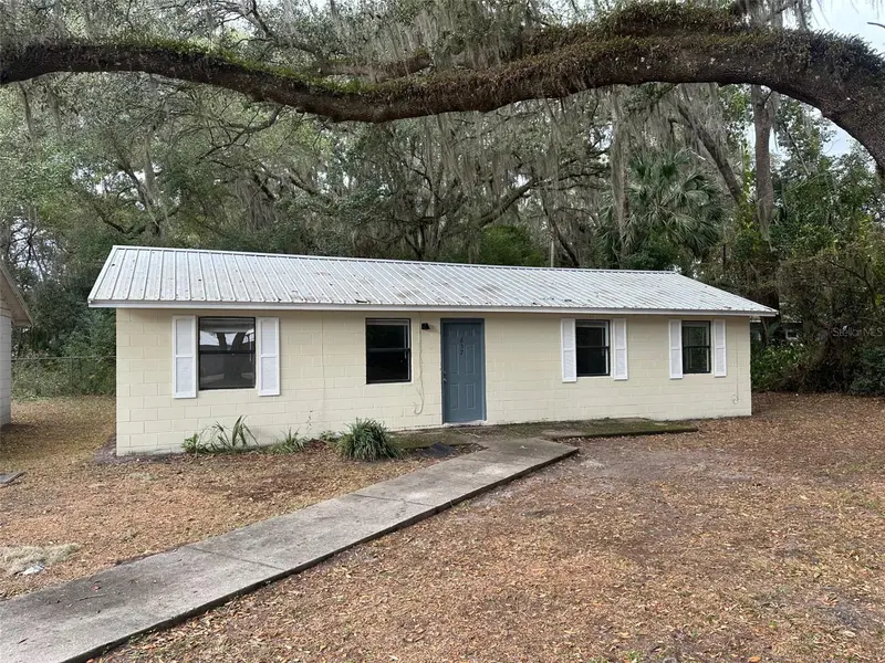 657 Ne Waldo Rd, FL