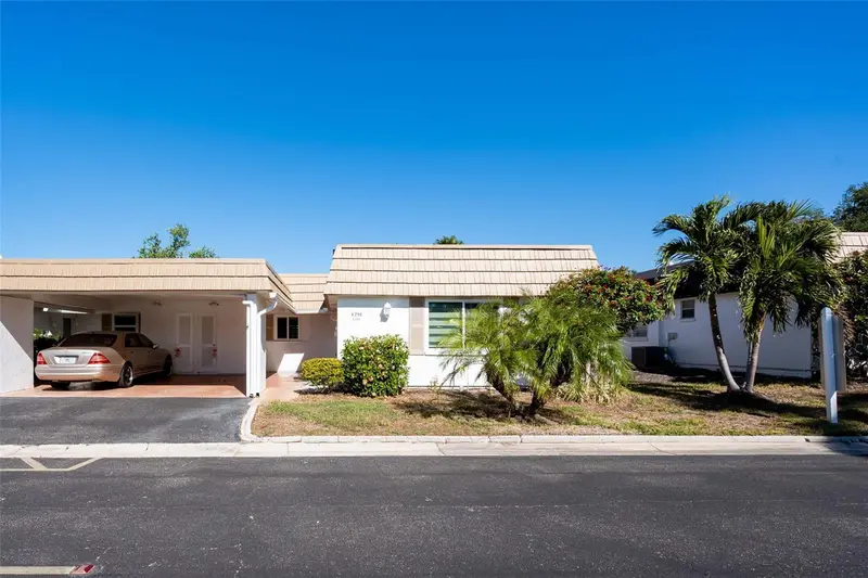 2305 Riverbluff Pkwy #V256, FL