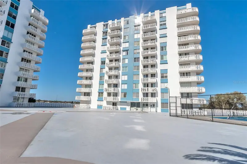 935 N Halifax Ave #106, FL