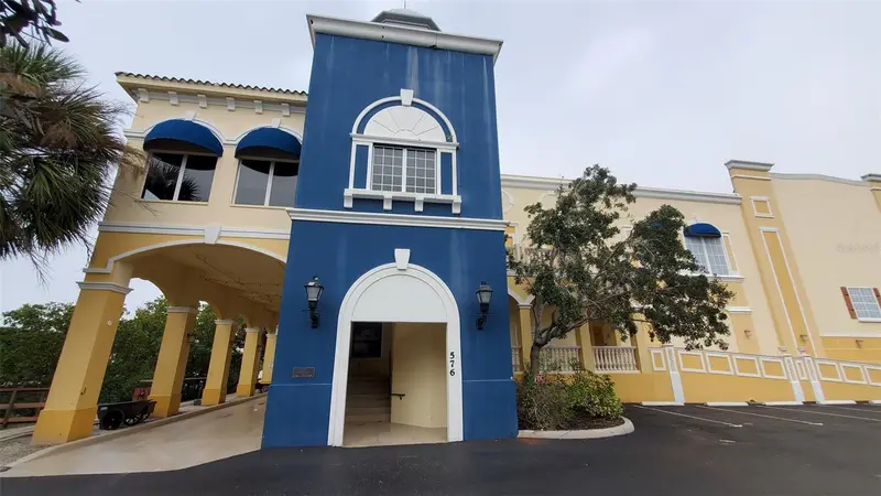 570 Blackburn Point Rd #13, FL