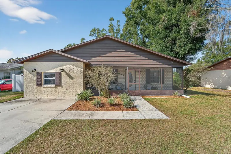 632 Swiss Dr, FL