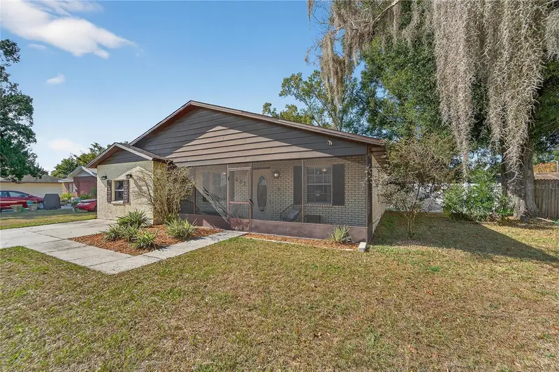 632 Swiss Dr, FL