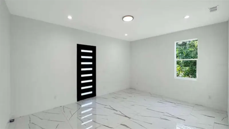 27 W 8th St, FL
