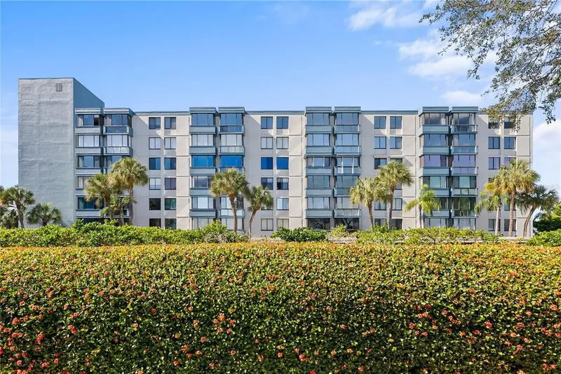 644 Island Way #304, FL