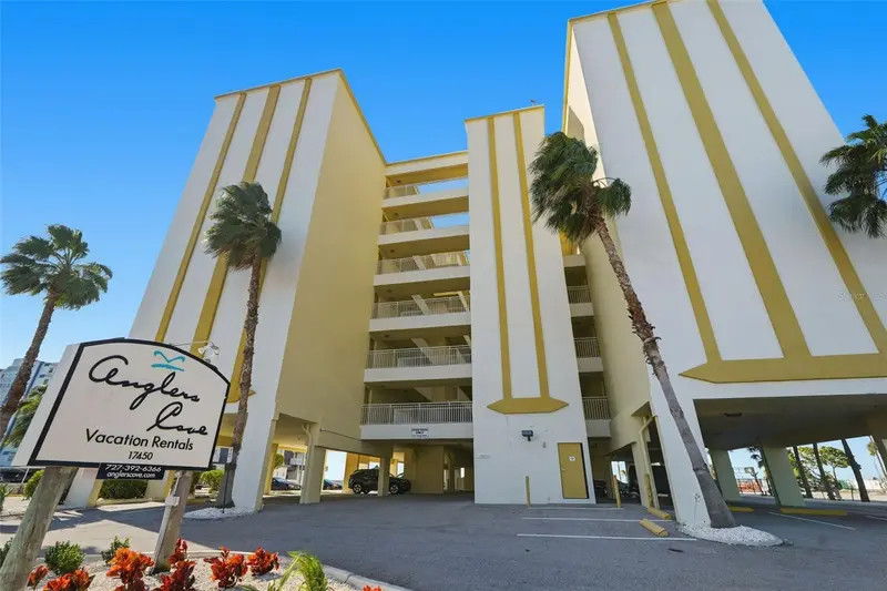 17450 Gulf Blvd #104, FL