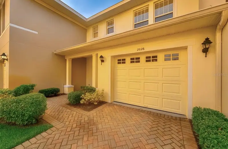 2026 Cypress Bay Blvd, FL