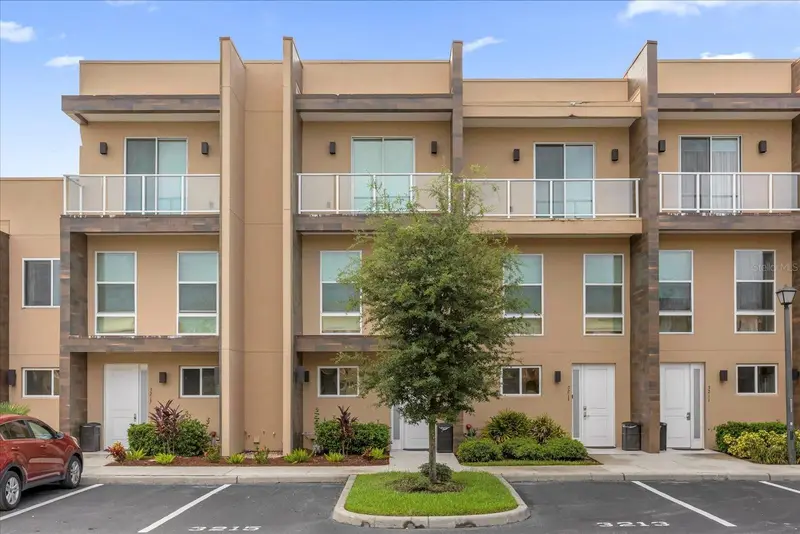 3215 Brasilia Ave, FL