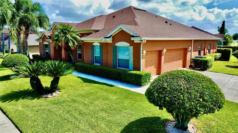 586 Huntington Pines Dr, FL