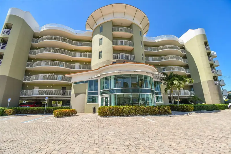 11605 Gulf Blvd #208, FL