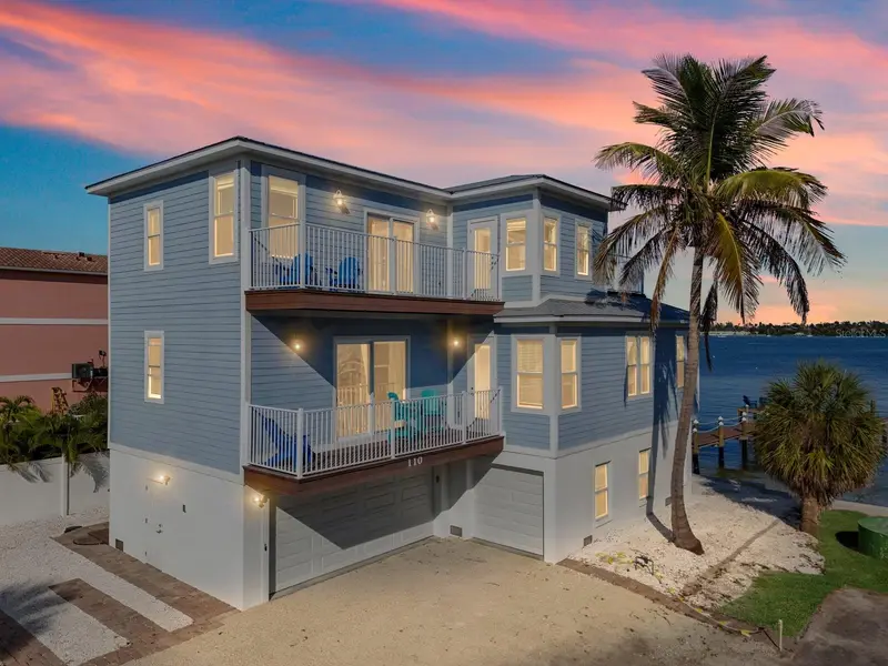 110 6th St S, FL