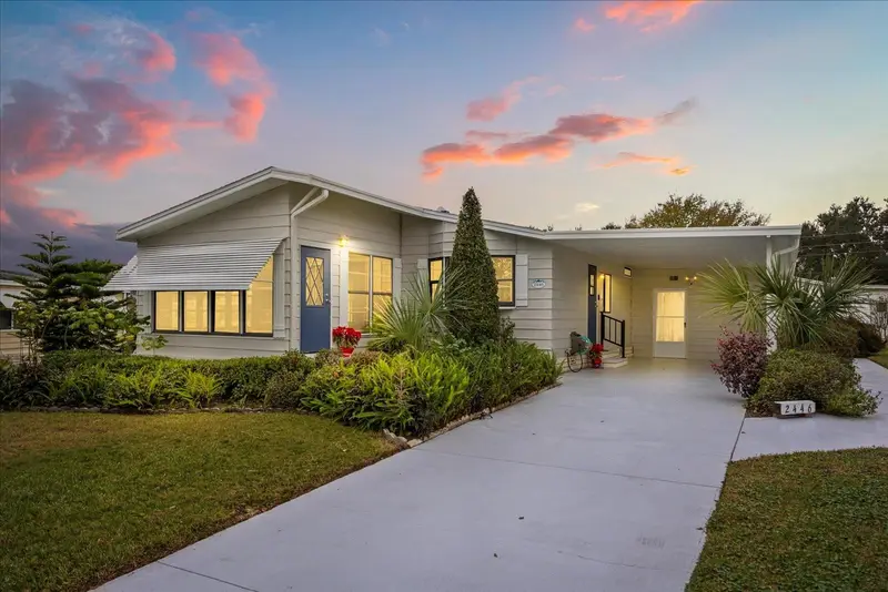 Zellwood Station listing