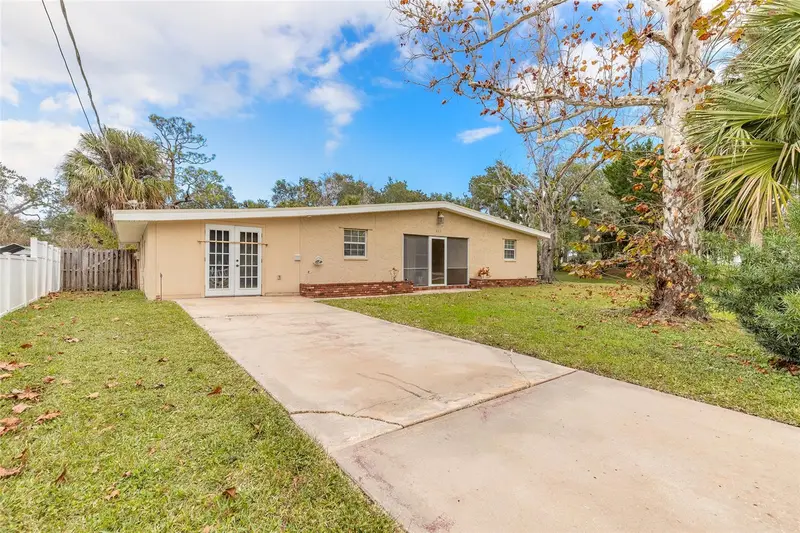 223 Charles St, FL