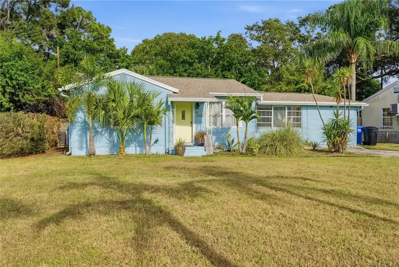 1249 Essex Dr N, FL