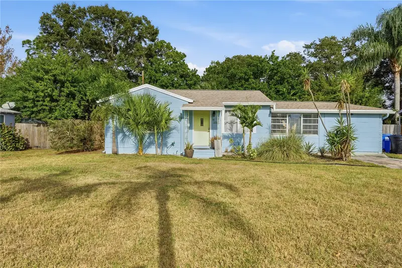1249 Essex Dr N, FL