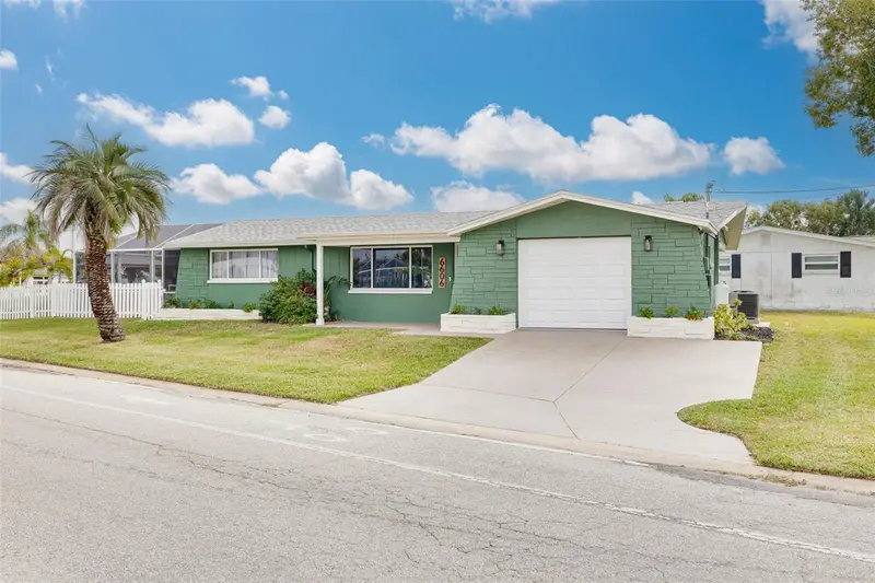 6606 Beach Blvd, FL