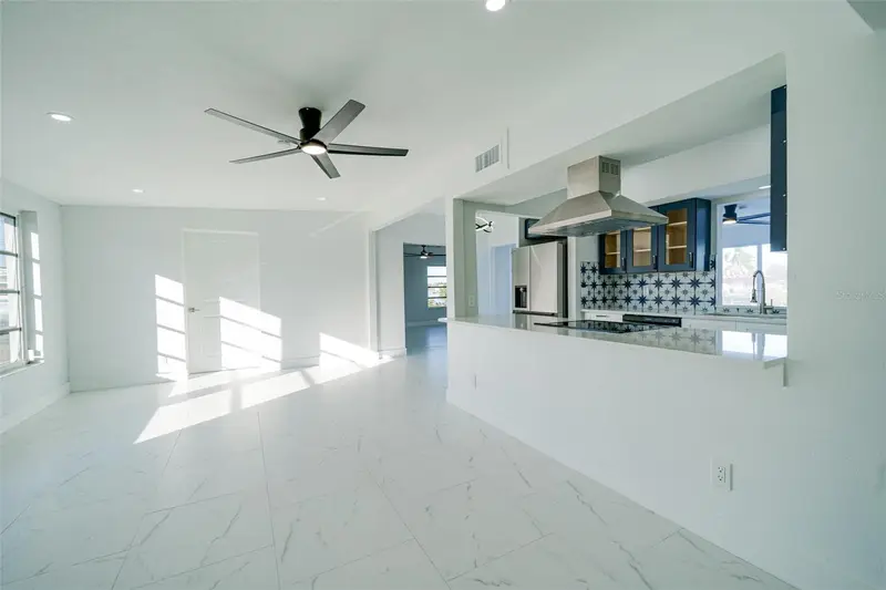 217 W Tarpon Blvd Nw, FL