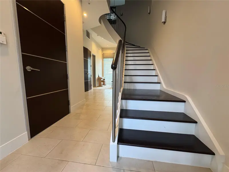 239 Cosmopolitan Ct, FL