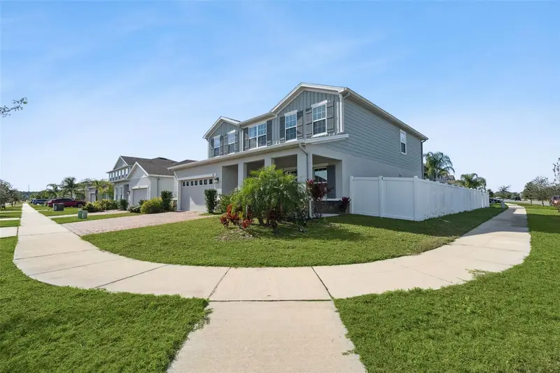 100 Lavenna Ave, FL