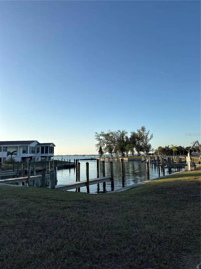 7500 Park Pointe Dr #13, FL