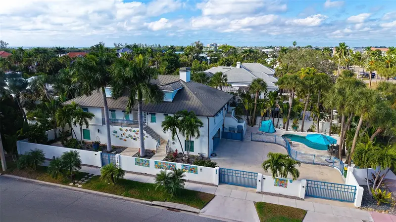 345 Madison Dr, FL