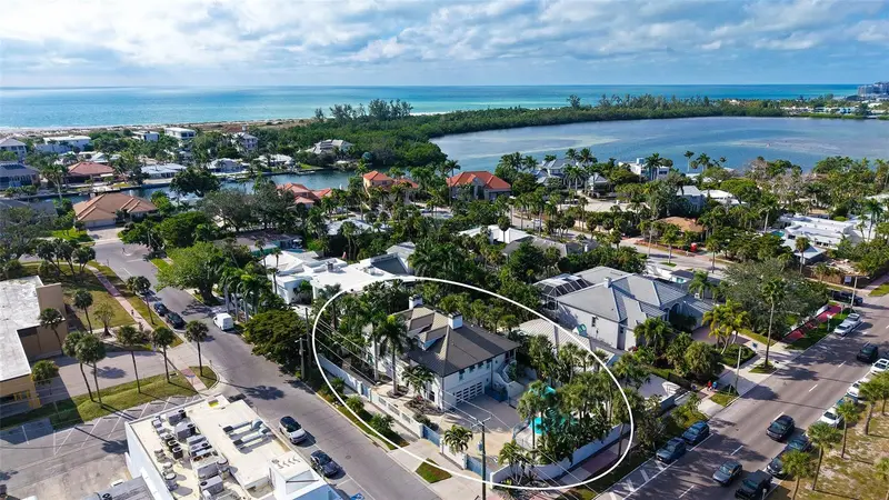 345 Madison Dr, FL