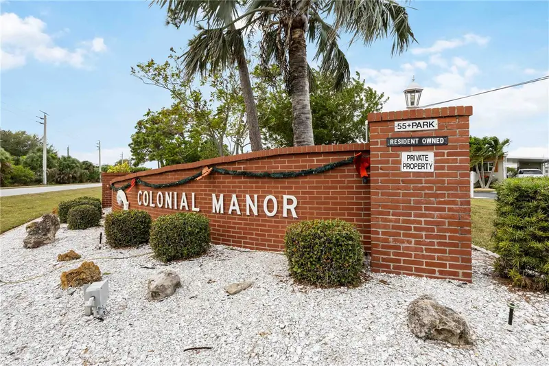 239 Inner Dr E, FL
