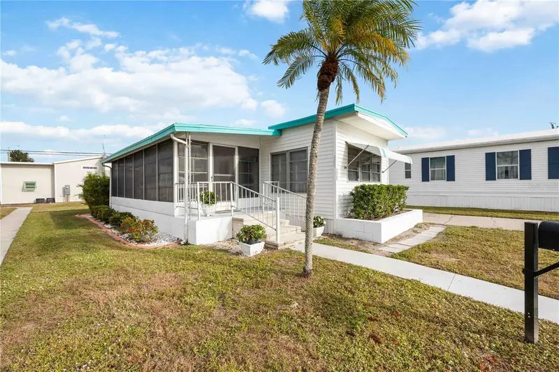 239 Inner Dr E, FL