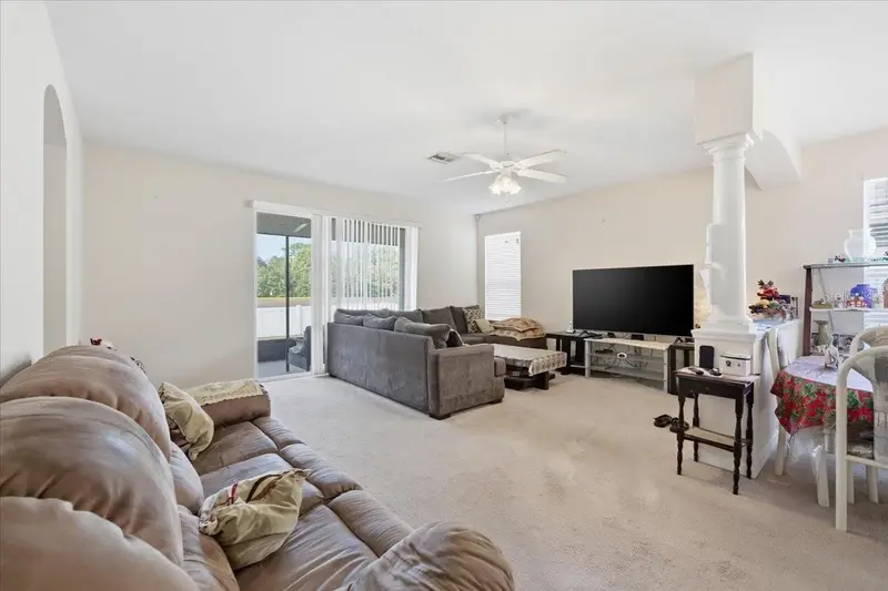 18425 Cypress Bay Pkwy, FL