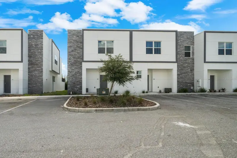 384 Famagusta Dr, FL