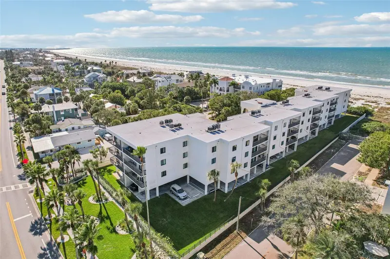 3200 Gulf Blvd #205, FL