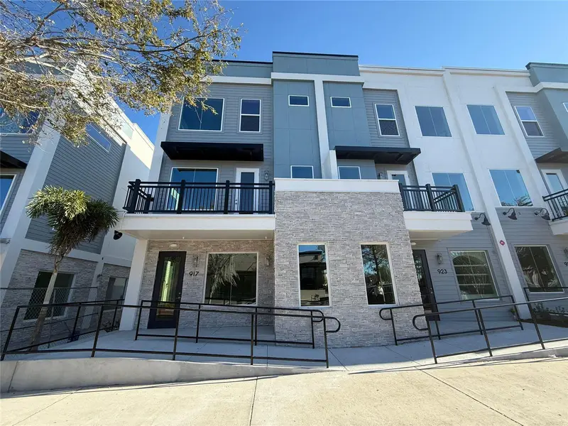917 City Walk Ln, FL