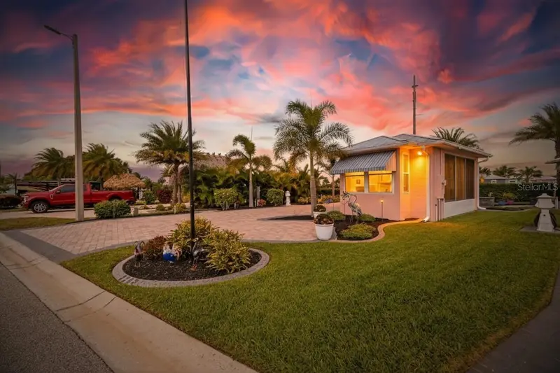 3283 Red Tail Hawk Dr, FL