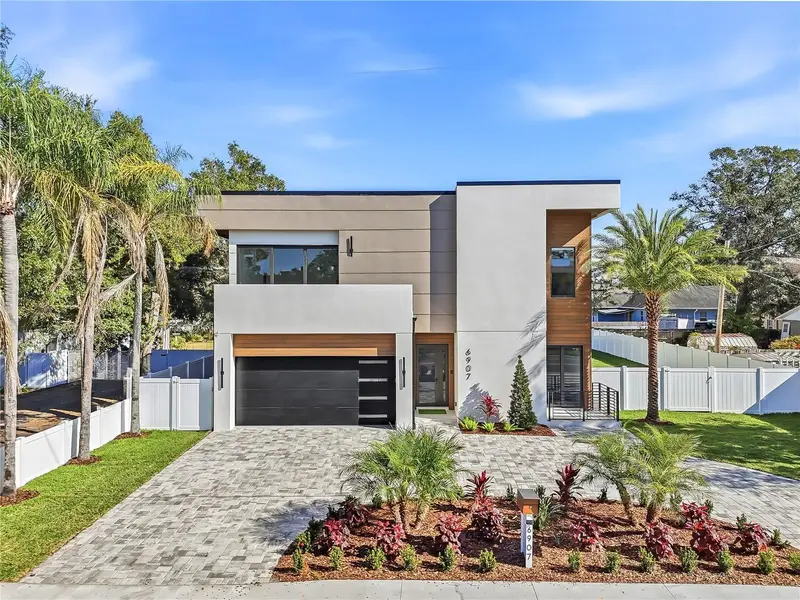 6907 N Boulevard, FL