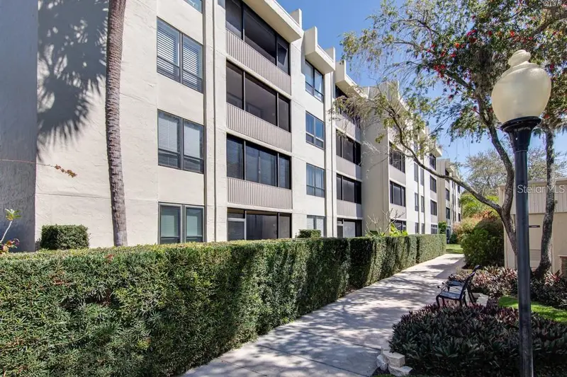 2615 Cove Cay Dr #205, FL