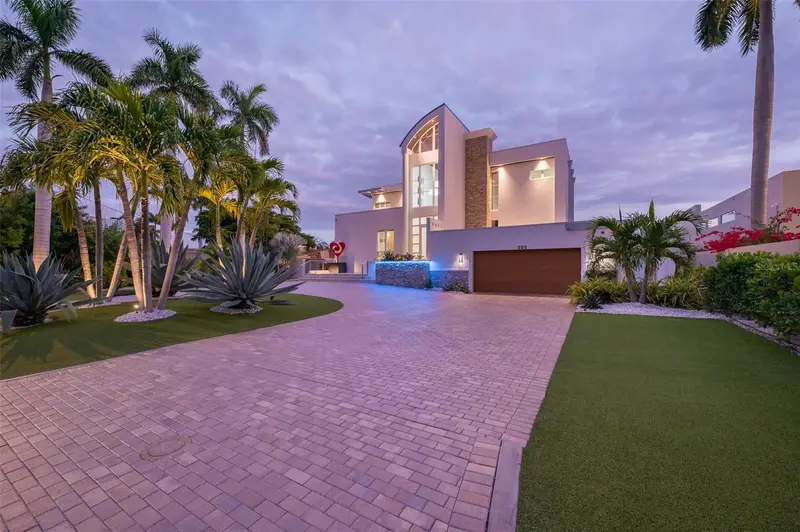 222 Morningside Dr, FL