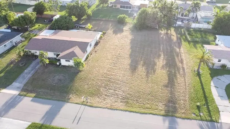 156 Francis Dr Ne, FL