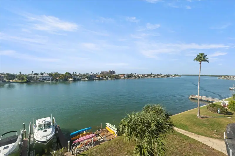 736 Island Way #406, FL