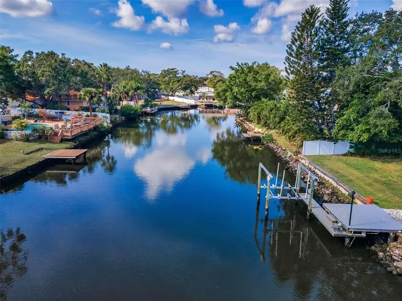 2391 Roberta Ln, FL