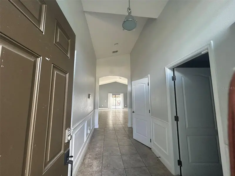 305 Chelmsford Ct, FL