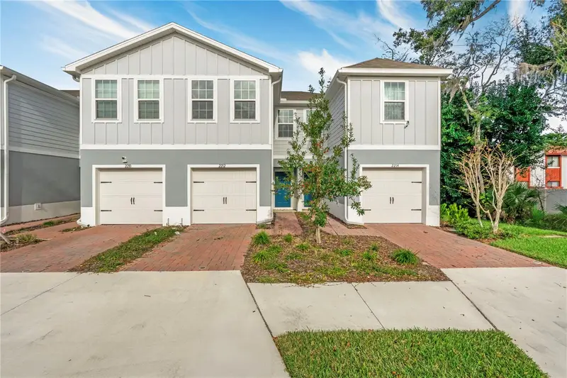 2212 Fluorescent Way, FL